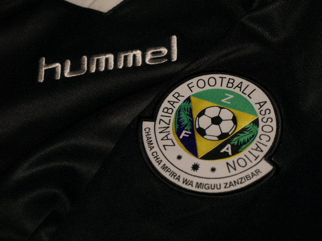 Maillot De Foot Tanzanie National Blanc Ciel Zanzibar Taille M Rare